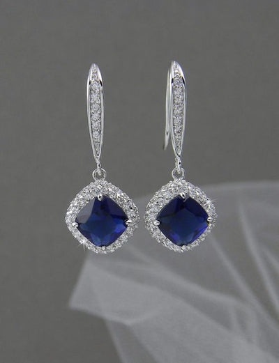 Boucles d'oreilles élégantes en argent avec zircon incrusté